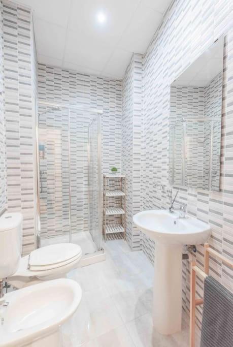מאלגה Relaxing Apartment With Parking In The Center By Rems מראה חיצוני תמונה